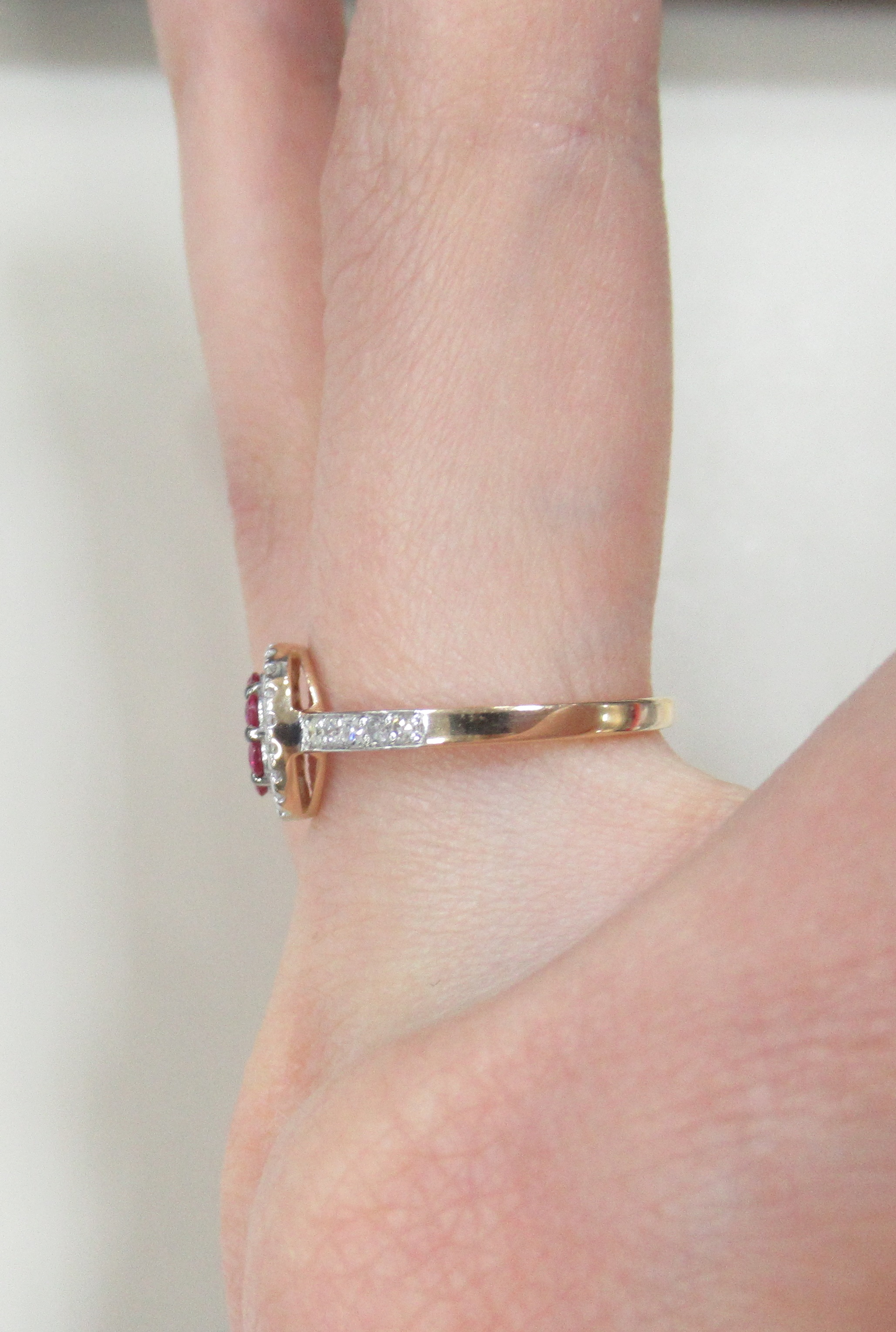 Кольцо из золота с рубинами